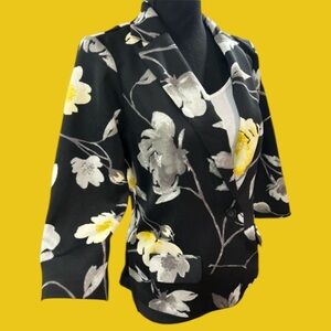 ⭐️NEW YORK CLOTHING CO! STUNNING FLORAL BLAZER! STRETCHY! FUN, FLIRTY, FEMININE!